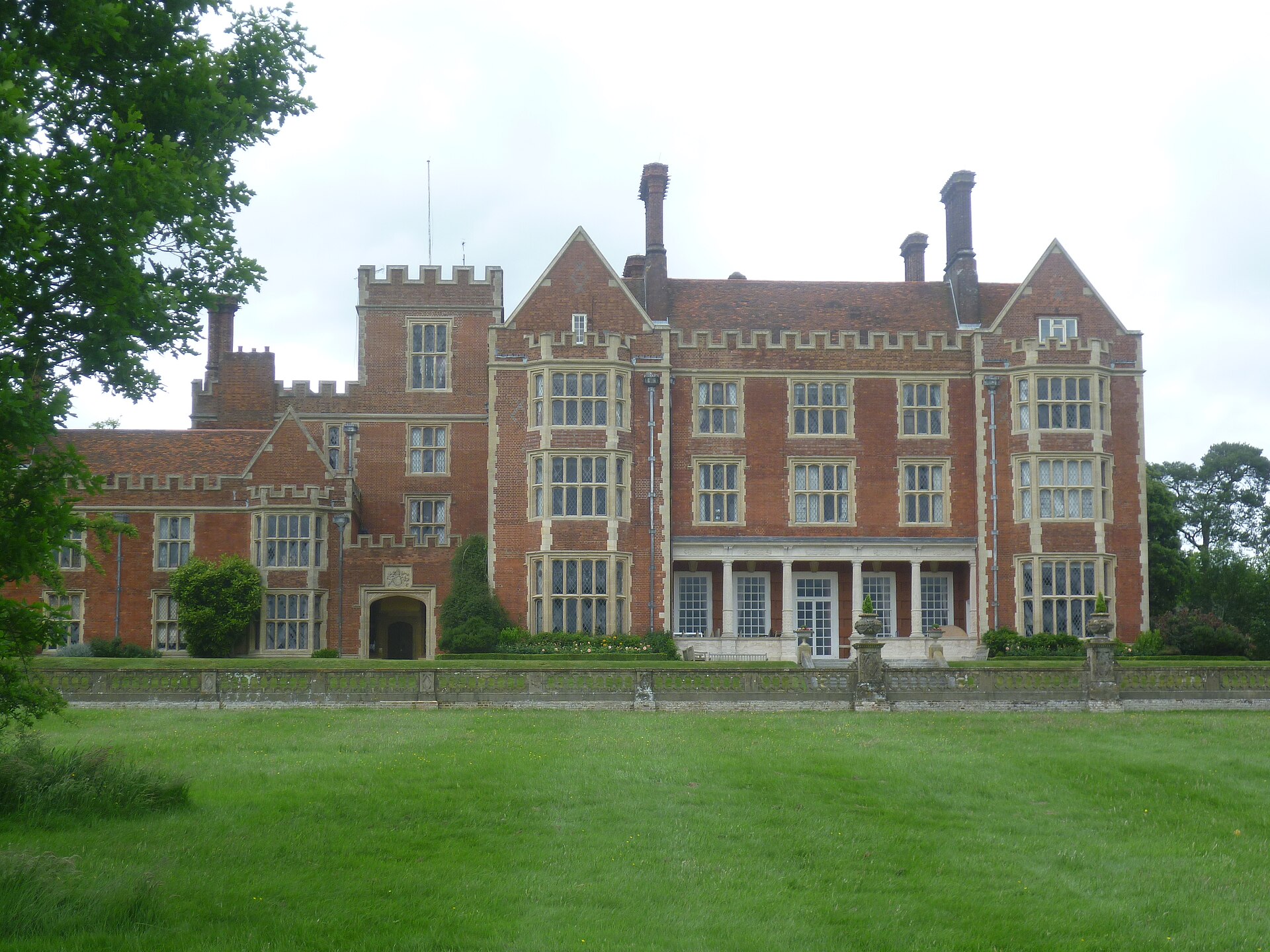 Benenden_School_-_geograph.org.uk_-_3526107.jpg